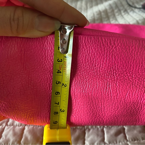 Rare Y2K Vintage Hot pink reversible Marc Jacobs cross body messenger bag